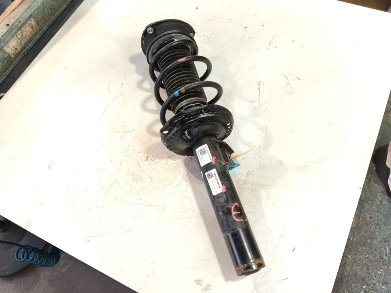 Recambio de amortiguador delantero derecho para skoda octavia iv (nx3, nn3, pv3) 2.0 tdi referencia OEM IAM   