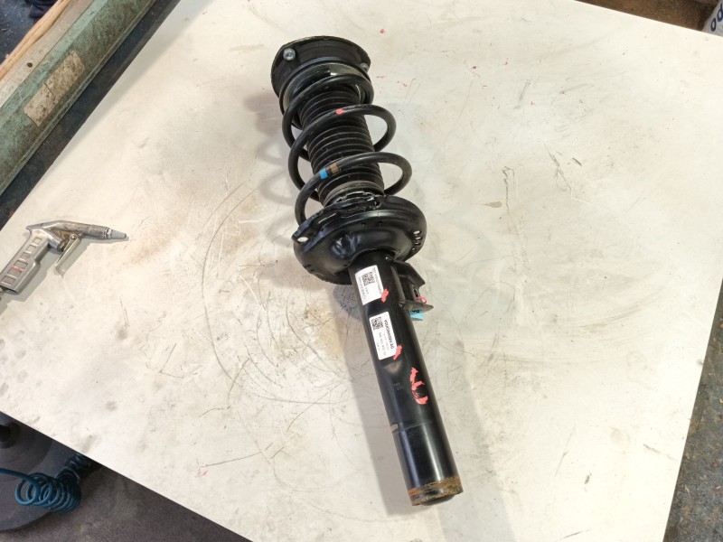 Recambio de amortiguador delantero izquierdo para skoda octavia iv (nx3, nn3, pv3) 2.0 tdi referencia OEM IAM   