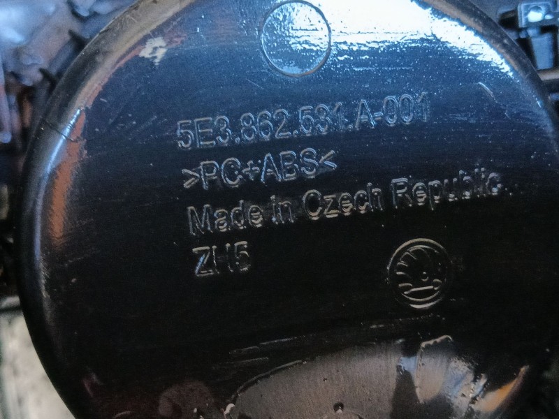 Recambio de apoyabrazos central para skoda octavia iv (nx3, nn3, pv3) 2.0 tdi referencia OEM IAM   