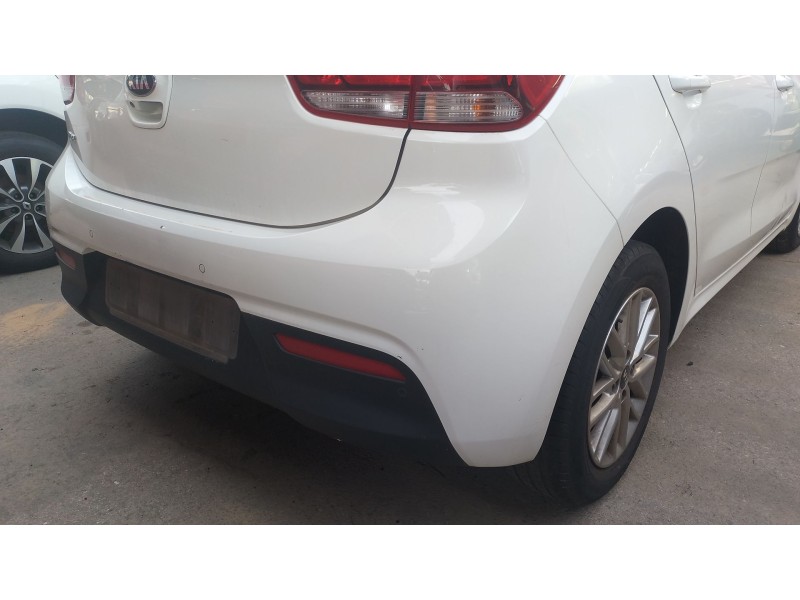 Recambio de paragolpes trasero para kia rio iv (yb, sc, fb) 1.25 referencia OEM IAM 86610H8010  