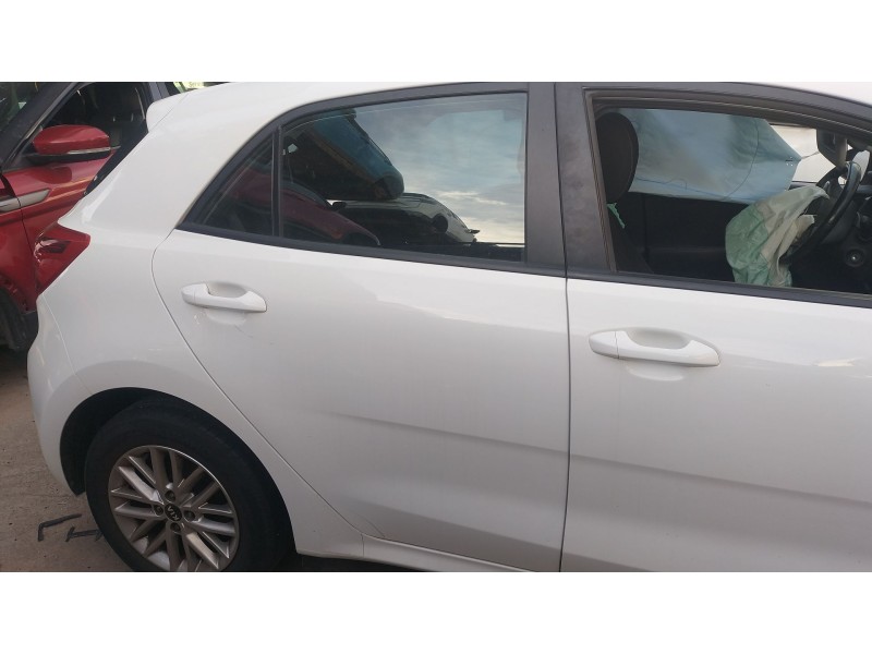 Recambio de puerta trasera derecha para kia rio iv (yb, sc, fb) 1.25 referencia OEM IAM 77004H8000  