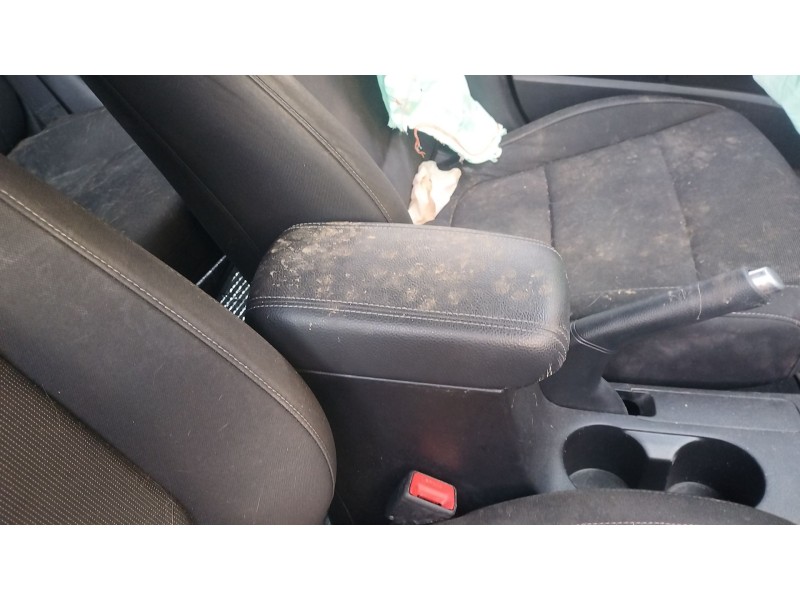 Recambio de apoyabrazos central para kia rio iv (yb, sc, fb) 1.25 referencia OEM IAM   