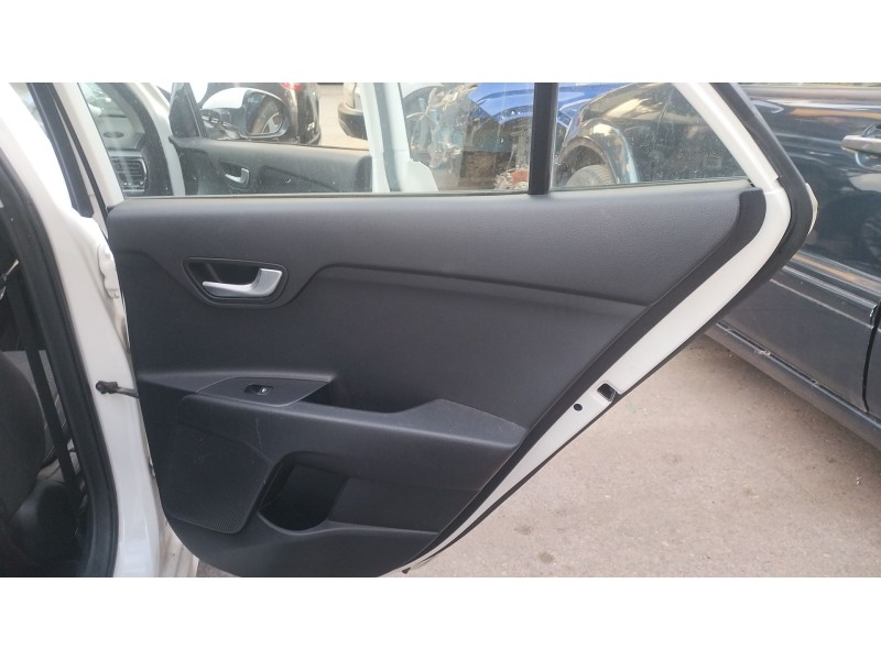Recambio de guarnecido puerta trasera derecha para kia rio iv (yb, sc, fb) 1.25 referencia OEM IAM   