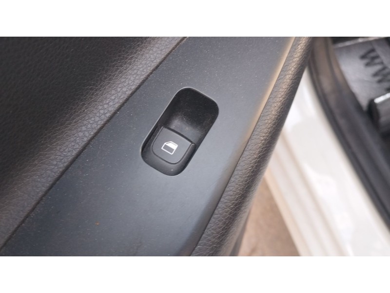 Recambio de mando elevalunas trasero izquierdo para kia rio iv (yb, sc, fb) 1.25 referencia OEM IAM 93576H8500  