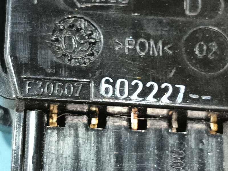 Recambio de mando elevalunas delantero derecho para dacia duster (hs_) 1.5 dci referencia OEM IAM 8200602227  