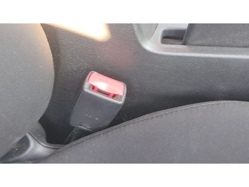 Recambio de enganche cinturon delantero derecho para mazda 3 (bl) 1.6 mz-cd (bl14) referencia OEM IAM   