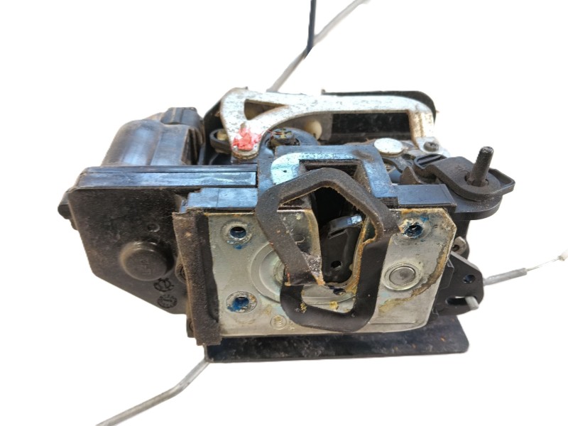 Recambio de cerradura puerta trasera izquierda para ssangyong rodius i 2.7 xdi referencia OEM IAM 7131021004  