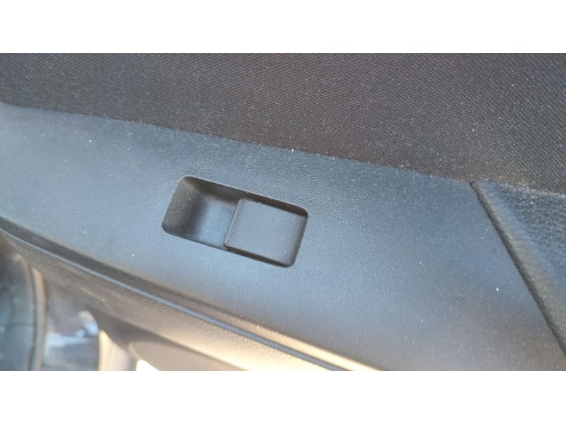 Recambio de mando elevalunas trasero derecho para mazda 3 (bl) 1.6 mz-cd (bl14) referencia OEM IAM   