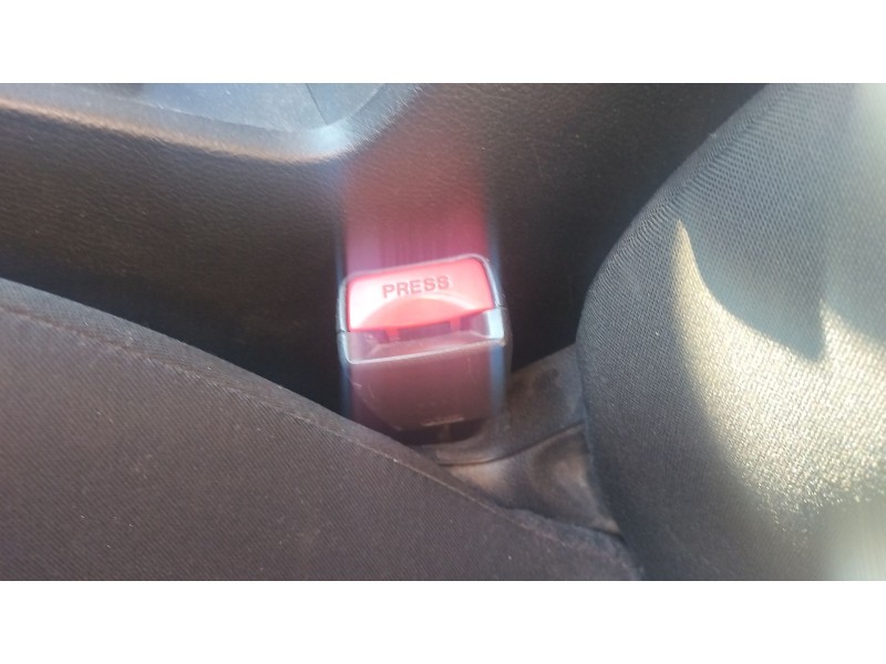 Recambio de enganche cinturon delantero izquierdo para mazda 3 (bl) 1.6 mz-cd (bl14) referencia OEM IAM   