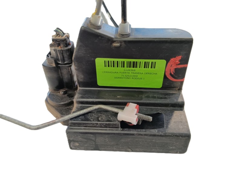 Recambio de cerradura puerta trasera derecha para ssangyong rodius i 2.7 xdi referencia OEM IAM 7132021004  