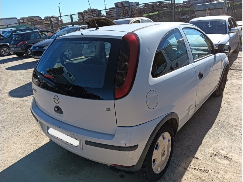 opel corsa c (x01) del año 2004