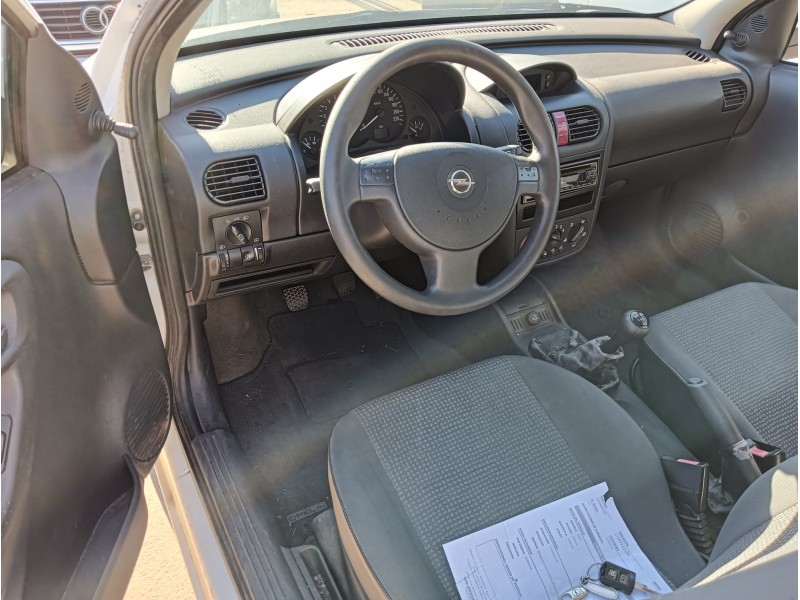 opel corsa c (x01) del año 2004
