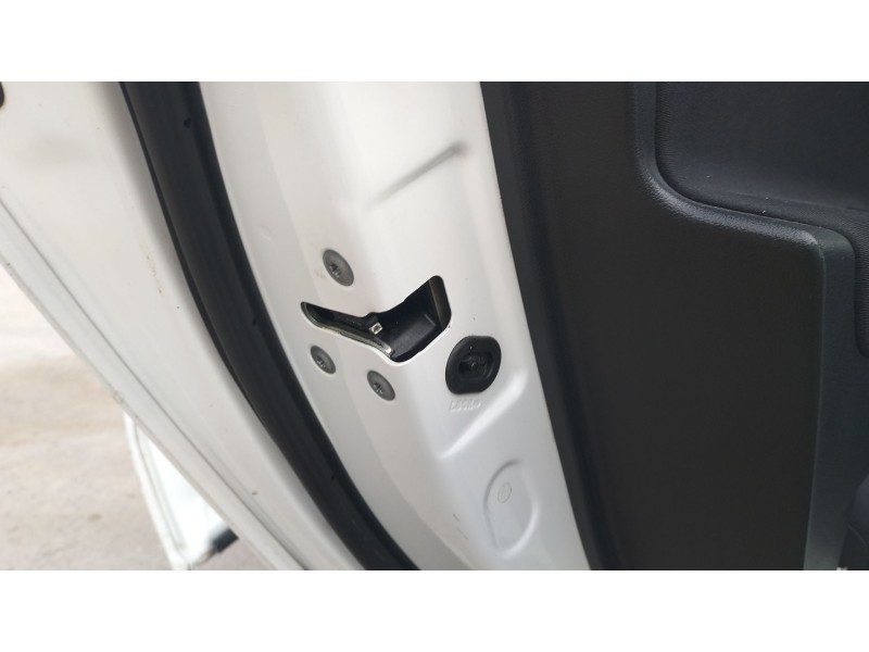 Recambio de cerradura puerta trasera izquierda para renault koleos i (hy_) 2.0 dci (hy0k) referencia OEM IAM 825037711R  