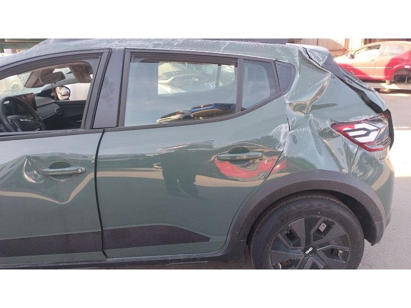Recambio de puerta trasera izquierda para dacia sandero iii 1.0 tce 90 referencia OEM IAM 821016131R  