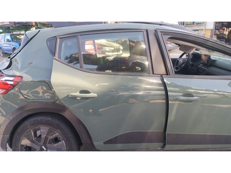 Recambio de puerta trasera derecha para dacia sandero iii 1.0 tce 90 referencia OEM IAM 821002247R  