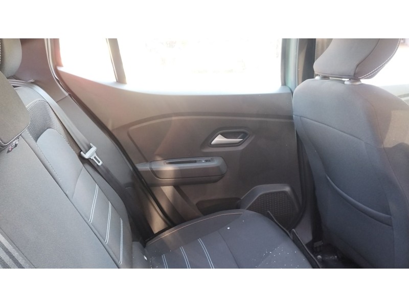 Recambio de guarnecido puerta trasera izquierda para dacia sandero iii 1.0 tce 90 referencia OEM IAM   