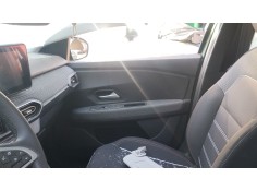 Recambio de guarnecido puerta delantera derecha para dacia sandero iii 1.0 tce 90 referencia OEM IAM   