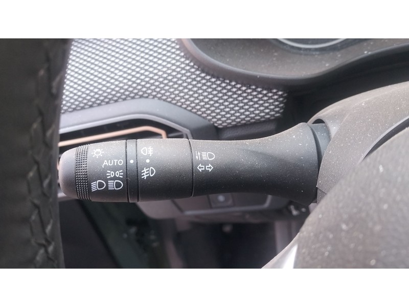 Recambio de mando intermitentes para dacia sandero iii 1.0 tce 90 referencia OEM IAM   