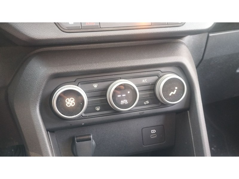 Recambio de mando calefaccion / aire acondicionado para dacia sandero iii 1.0 tce 90 referencia OEM IAM   