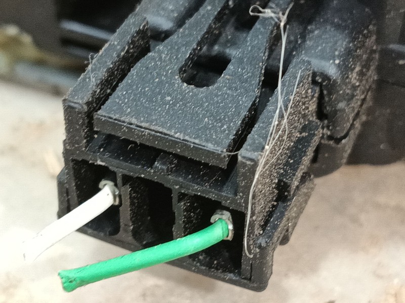 Recambio de cerradura puerta trasera derecha para dacia duster (hs_) 1.5 dci referencia OEM IAM 825029556R  