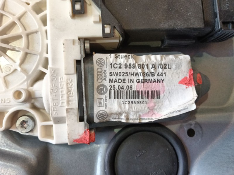 Recambio de elevalunas delantero derecho para volkswagen new beetle (9c1, 1c1) 1.6 referencia OEM IAM 1C0837656B  