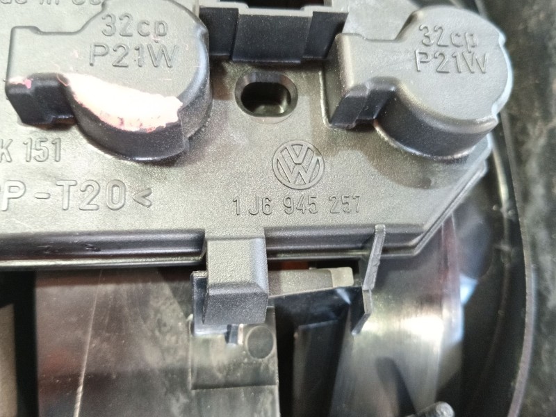 Recambio de piloto trasero derecho para volkswagen golf iv (1j1) 1.9 tdi referencia OEM IAM 1J6945096R / 1J6945096BB / 1J6945096