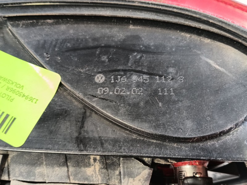 Recambio de piloto trasero derecho para volkswagen golf iv (1j1) 1.9 tdi referencia OEM IAM 1J6945096R / 1J6945096BB / 1J6945096