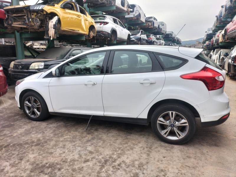 ford focus iii sedán del año 2014