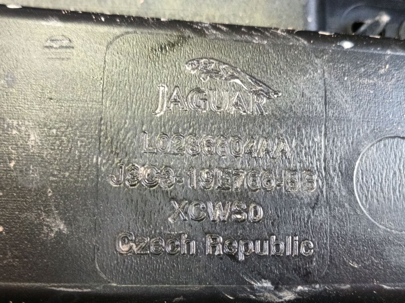 Recambio de apoyabrazos central para jaguar e-pace (x540) 2.0 d180 awd referencia OEM IAM   