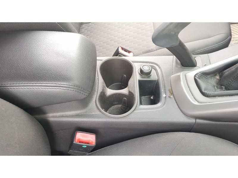 Recambio de enganche cinturon delantero derecho para ford focus iii sedán 1.0 ecoboost referencia OEM IAM   