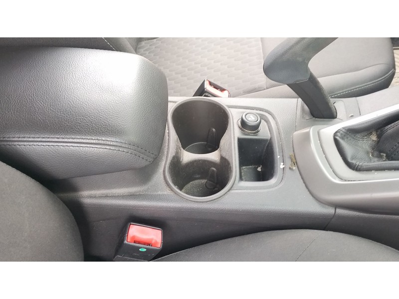 Recambio de enganche cinturon delantero izquierdo para ford focus iii sedán 1.0 ecoboost referencia OEM IAM   