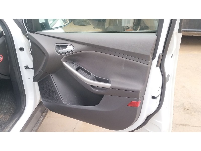 Recambio de guarnecido puerta delantera derecha para ford focus iii sedán 1.0 ecoboost referencia OEM IAM   
