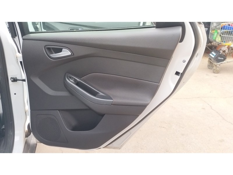 Recambio de guarnecido puerta trasera derecha para ford focus iii sedán 1.0 ecoboost referencia OEM IAM   