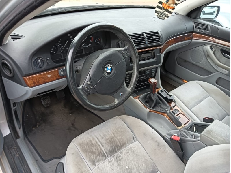 bmw 5 (e39) del año 2000