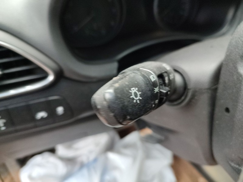 Recambio de mando multifuncion para hyundai i30 (pde, pd, pden) 1.0 t-gdi referencia OEM IAM   