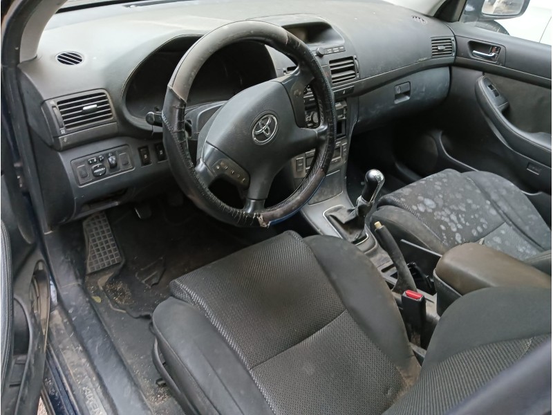 toyota avensis station wagon (_t25_) del año 2004