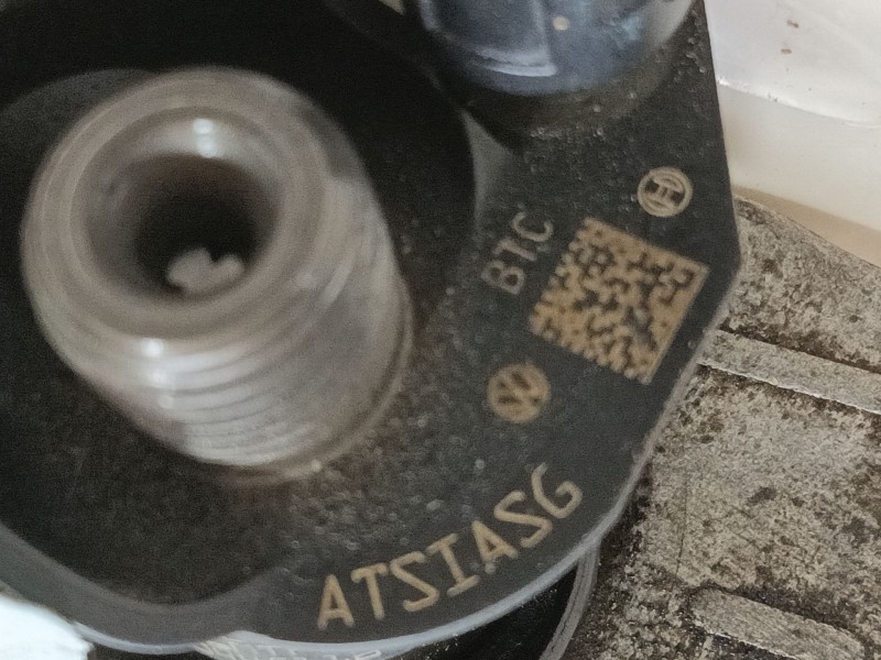 Recambio de inyector para seat exeo st (3r5) 2.0 tdi referencia OEM IAM   