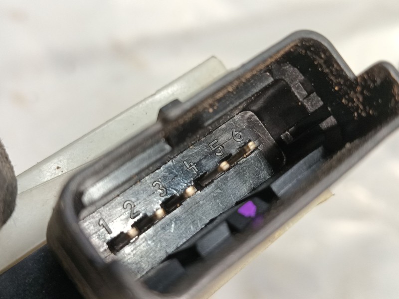 Recambio de cerradura puerta trasera derecha para citroën c4 ii (nc_) 1.6 bluehdi 100 referencia OEM IAM 9138AH  