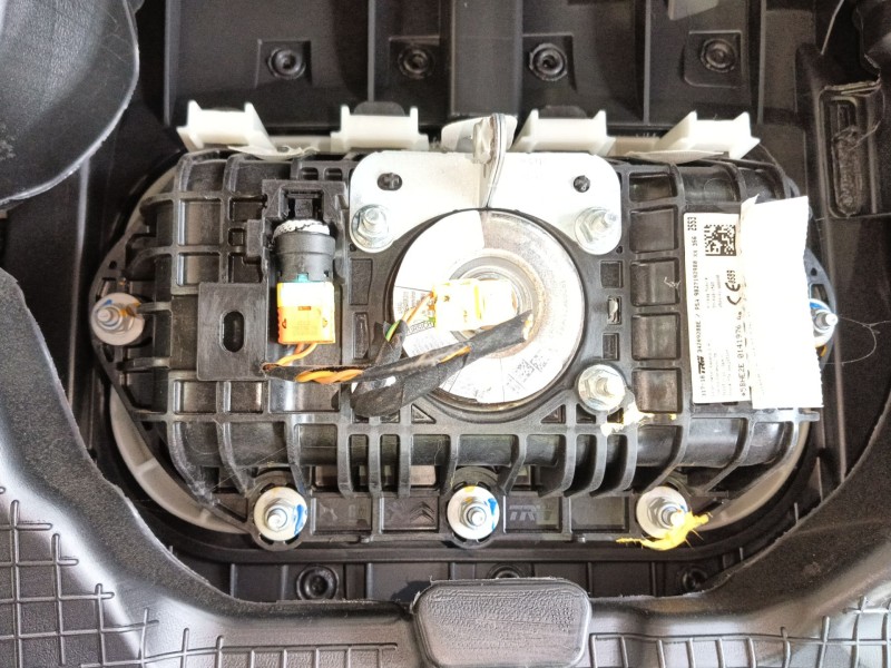 Recambio de salpicadero para opel crossland x / crossland (p17, p2qo) 1.2 (75) referencia OEM IAM YQ008065YX 5BHE2E0141976 