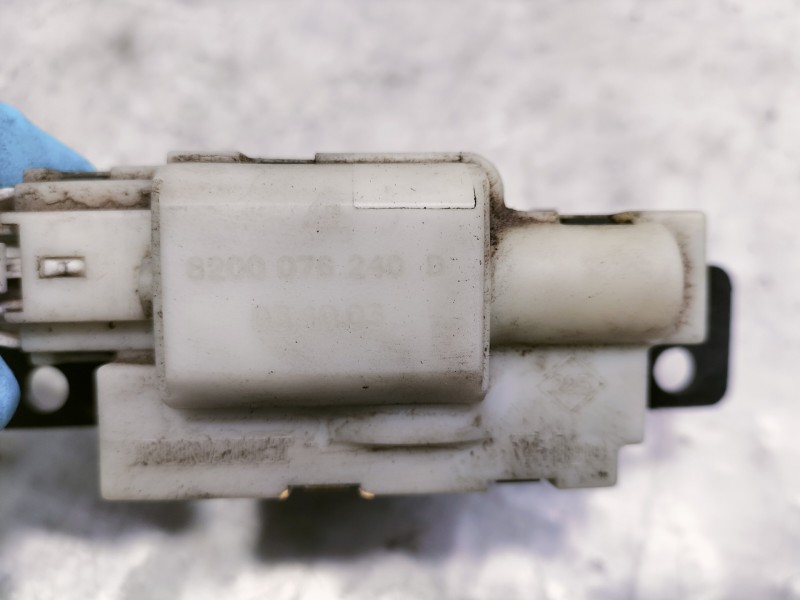 Recambio de cerradura maletero / porton para renault scenic ii authentique referencia OEM IAM 8200076240D  