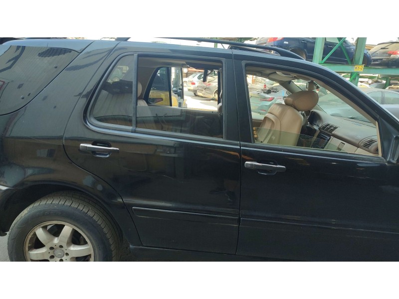 Recambio de puerta trasera derecha para mercedes-benz clase m (w163) ml 400 cdi (163.128) referencia OEM IAM 1637301605  