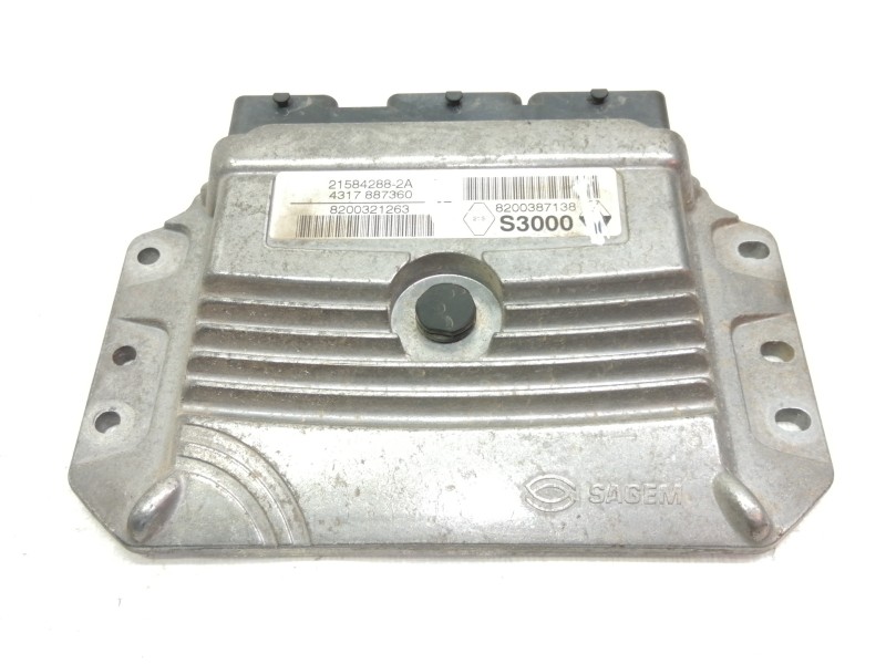 Recambio de centralita motor uce para renault scenic ii confort authentique referencia OEM IAM 215842882A  