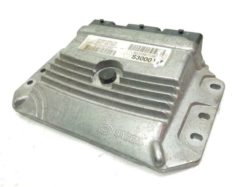 Recambio de centralita motor uce para renault scenic ii confort authentique referencia OEM IAM 215842882A  