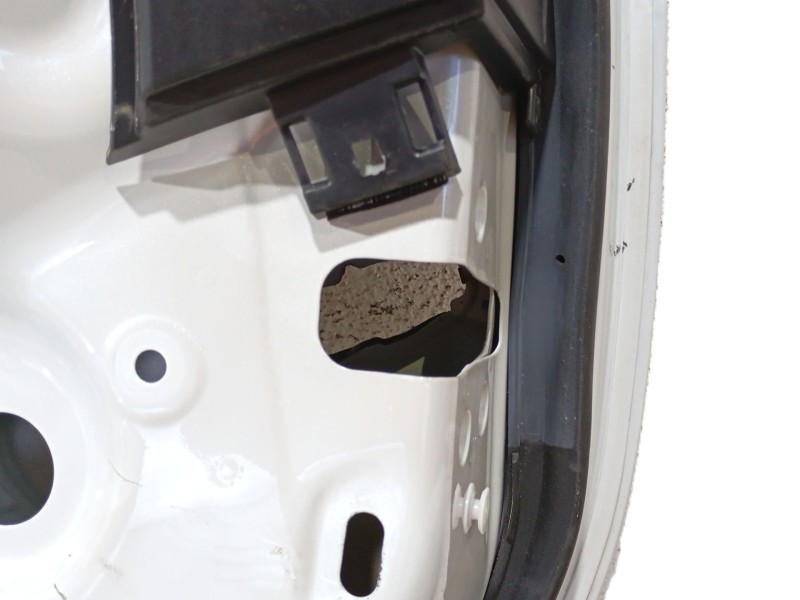 Recambio de puerta trasera derecha para lexus is ii (_e2_) 220d (ale20) referencia OEM IAM   