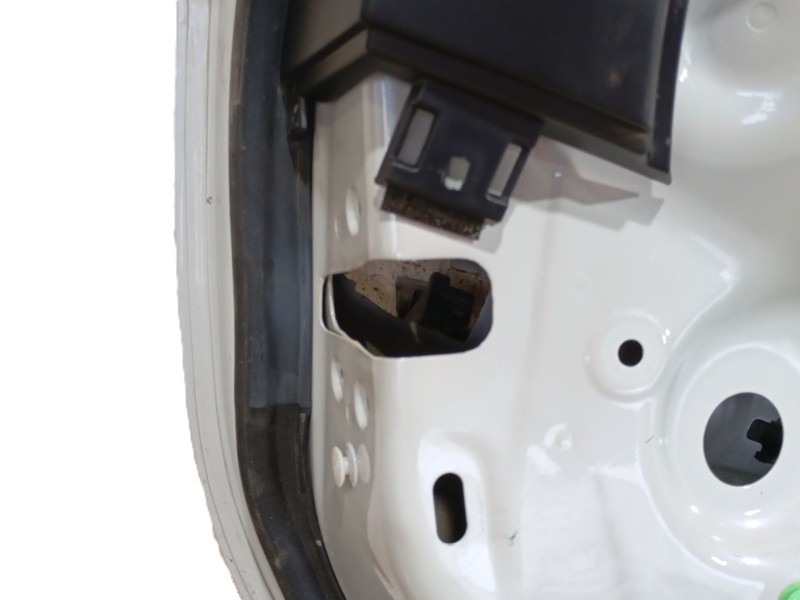 Recambio de puerta trasera izquierda para lexus is ii (_e2_) 220d (ale20) referencia OEM IAM   