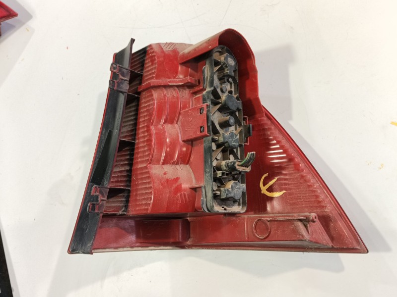 Recambio de piloto trasero izquierdo para mercedes-benz clase m (w163) ml 400 cdi (163.128) referencia OEM IAM 1638200164  