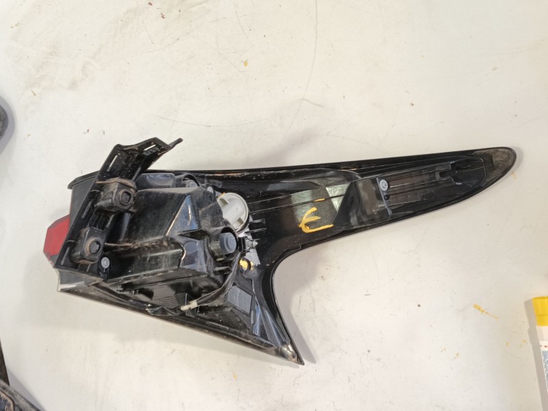 Recambio de piloto trasero izquierdo para lexus nx (_z1_) 300h awd (ayz15) referencia OEM IAM 8156078060  