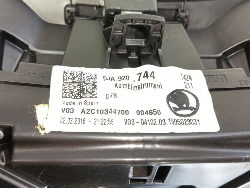 Recambio de cuadro instrumentos para skoda rapid spaceback (nh1) 1.6 tdi referencia OEM IAM   