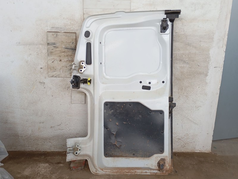 Recambio de puerta trasera derecha para opel vivaro c furgoneta (k0) 1.5 referencia OEM IAM   
