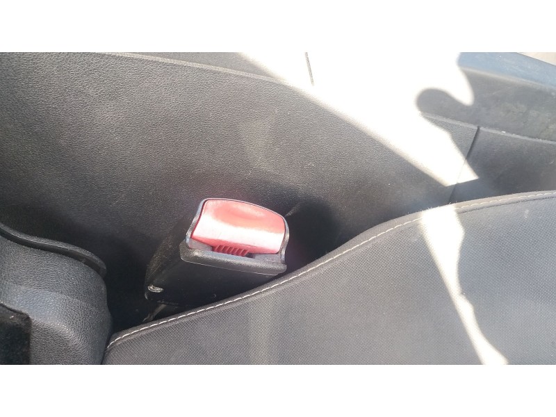 Recambio de enganche cinturon delantero derecho para renault grand scénic iii (jz0/1_) 1.5 dci referencia OEM IAM   